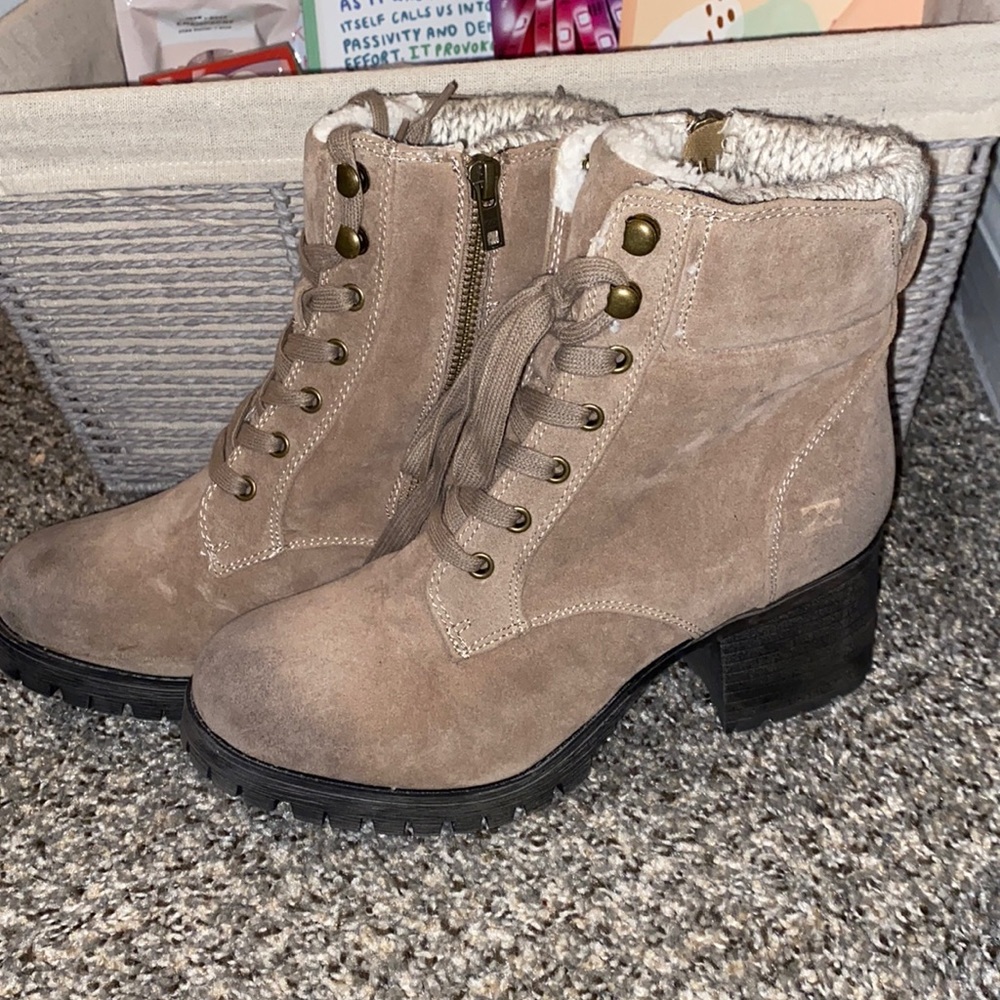 Billabong sherpa-lined heeled booties